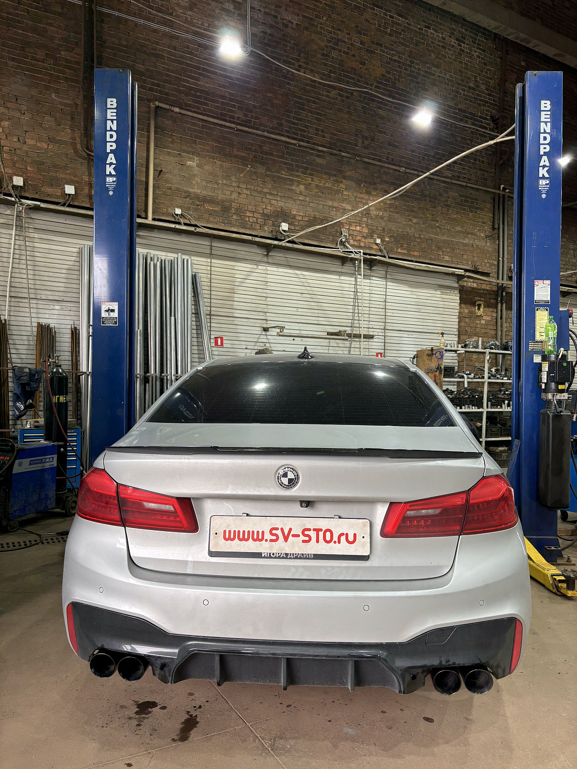 Управляемый выхлоп для BMW на 76 трубе и черные насадки
